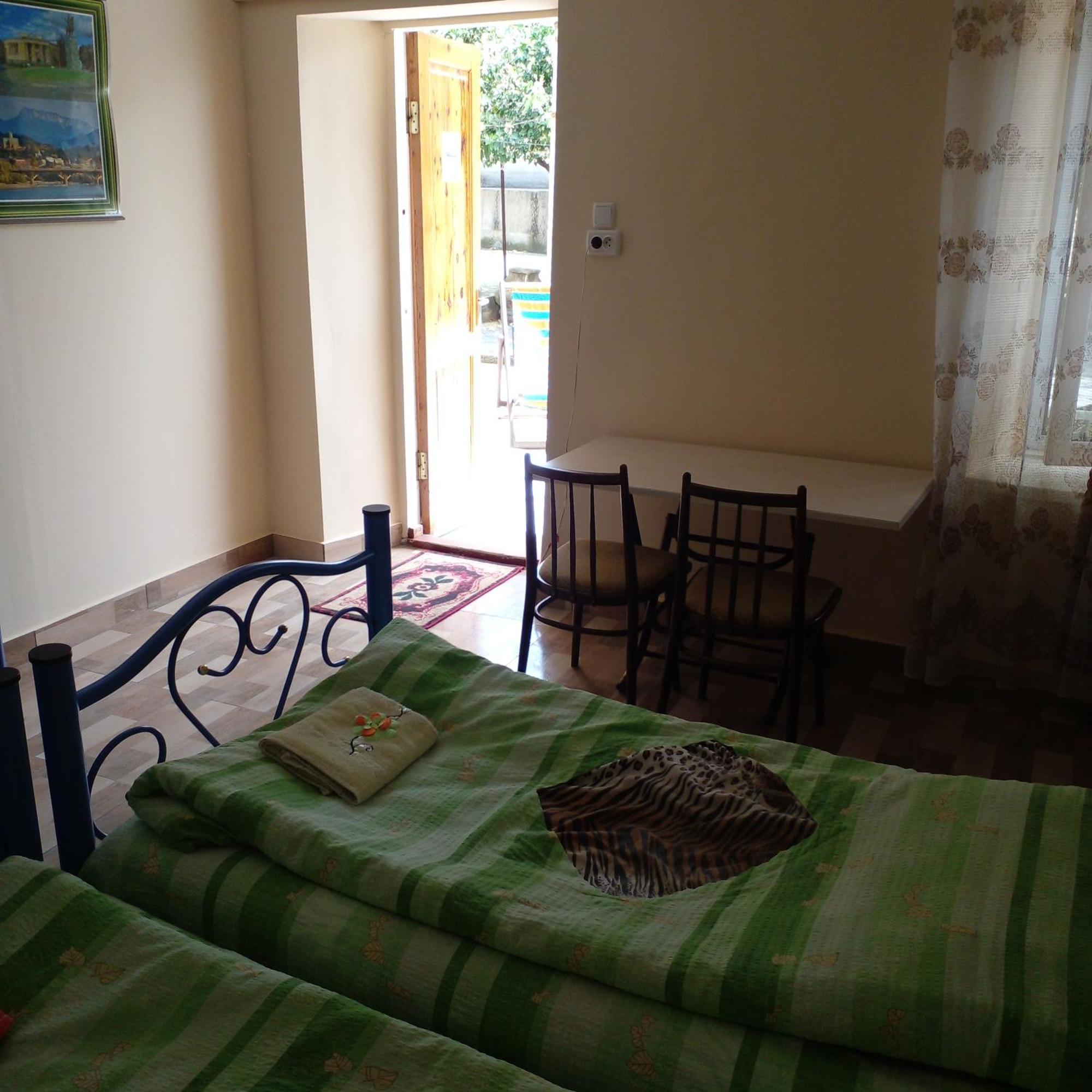 Giorgi'S Homestay Kʼutʼaisi Exterior foto