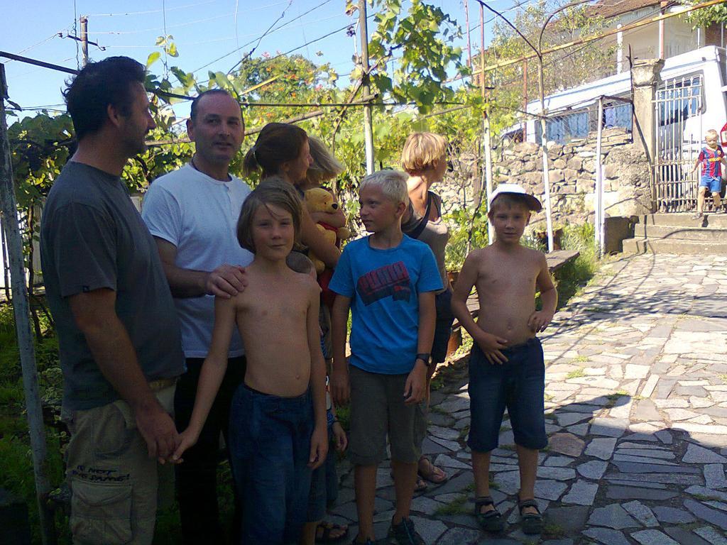 Giorgi'S Homestay Kʼutʼaisi Exterior foto