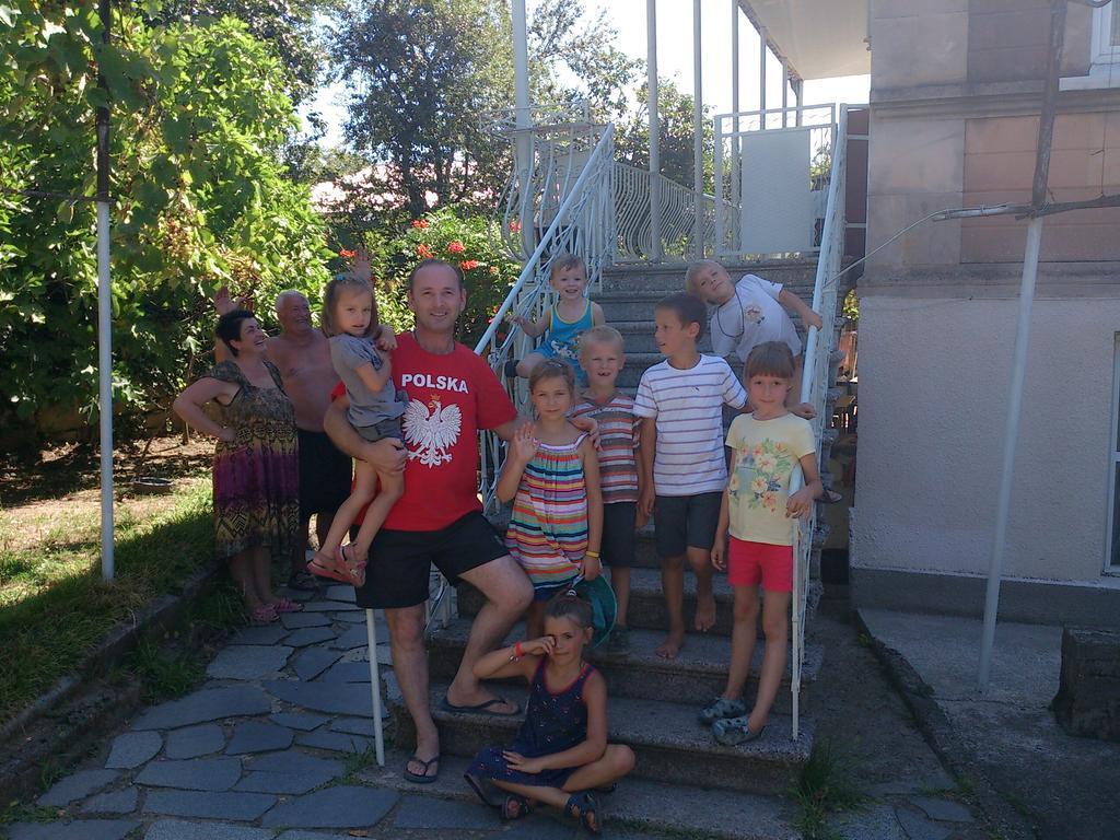 Giorgi'S Homestay Kʼutʼaisi Exterior foto