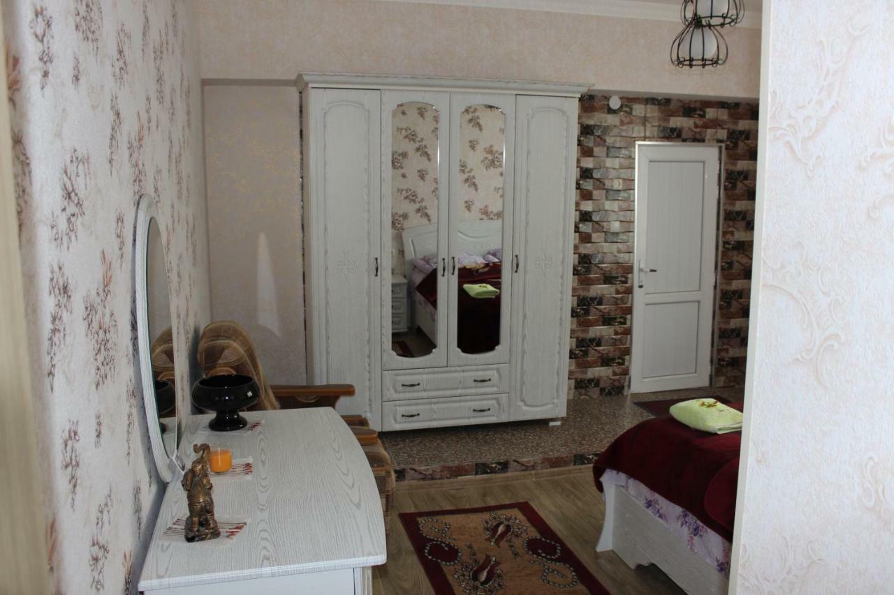 Giorgi'S Homestay Kʼutʼaisi Exterior foto