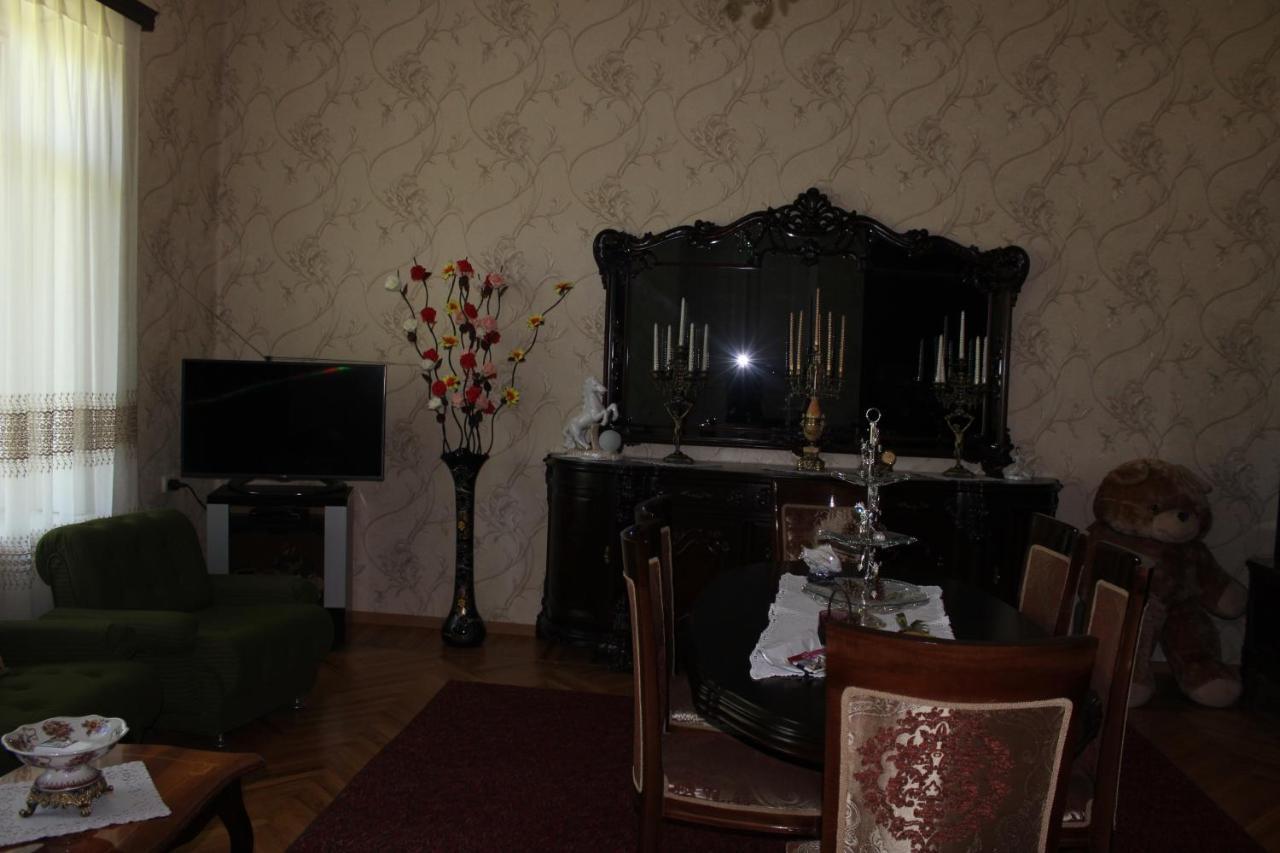 Giorgi'S Homestay Kʼutʼaisi Exterior foto